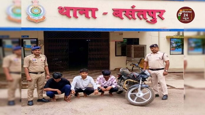 सिगंदई-कपड़ा दुकान में हुई चोरी, पुलिस ने 3 आरोपी को किया गिरफ्तार!