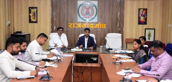 कलेक्टर ने ली साप्ताहिक समय-सीमा की बैठक, दिए निर्देश