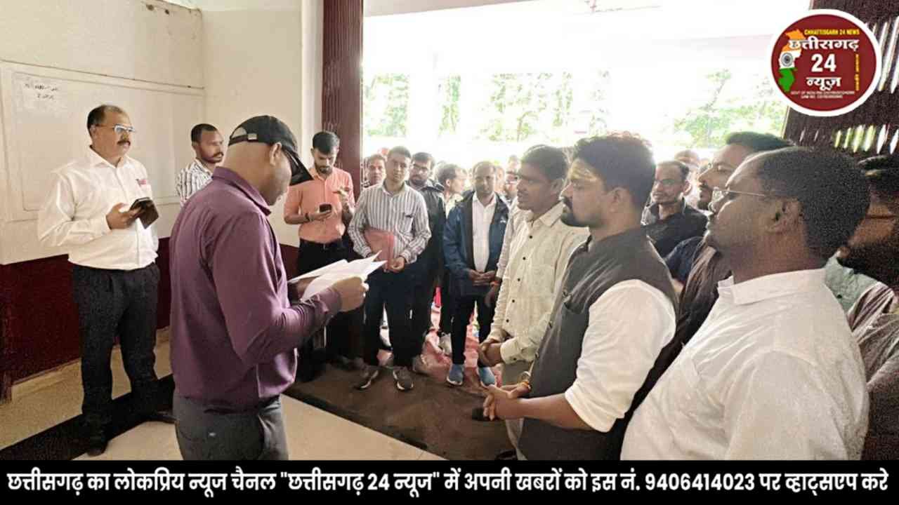 व्यावसायिक प्रशिक्षकों ने मां दंतेश्वरी के चरणों में लगाई अर्जी, डीओ एवं कलेक्टर को सौंपा ज्ञापन