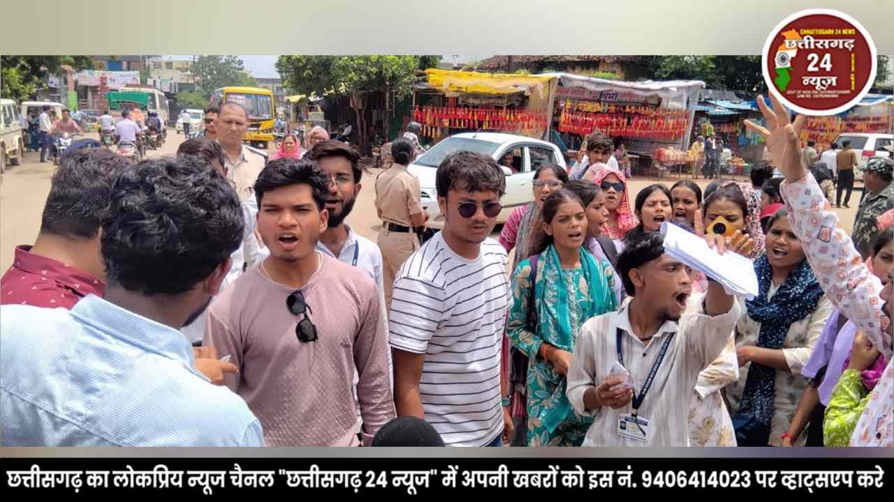अभाविप ने खोला मोर्चा राजनांदगांव कवर्धा स्टेट हाइवें किया चक्काजाम