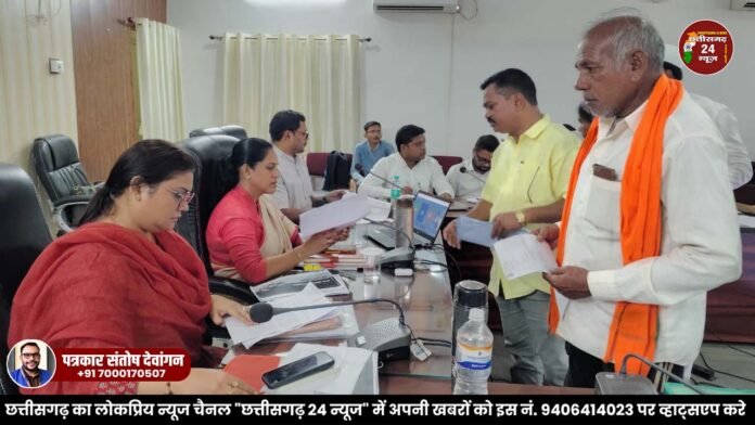 कलेक्टर संतन देवी जांगड़े ने गंभीरता से सुनी समस्याएं