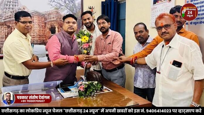 जनसंपर्क अधिकारी चंद्रेश ठाकुर ने संभाला कबीरधाम जिले में पदभार