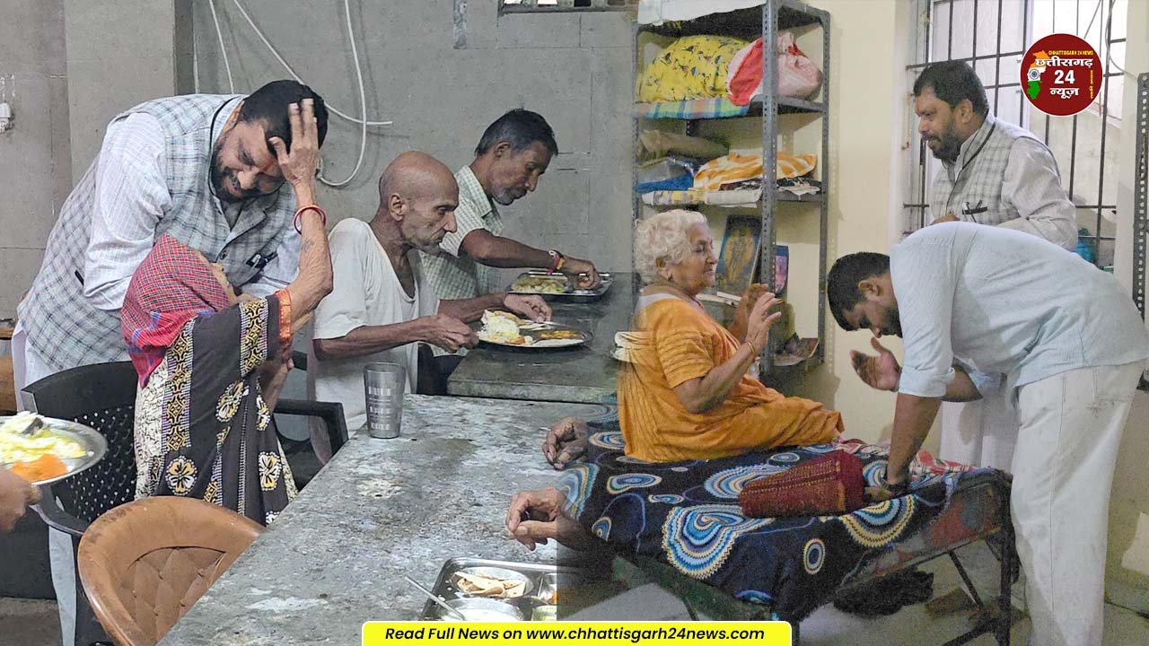 विवेकानंद विचार मंच पहुंचा वृद्धजनों के बीच