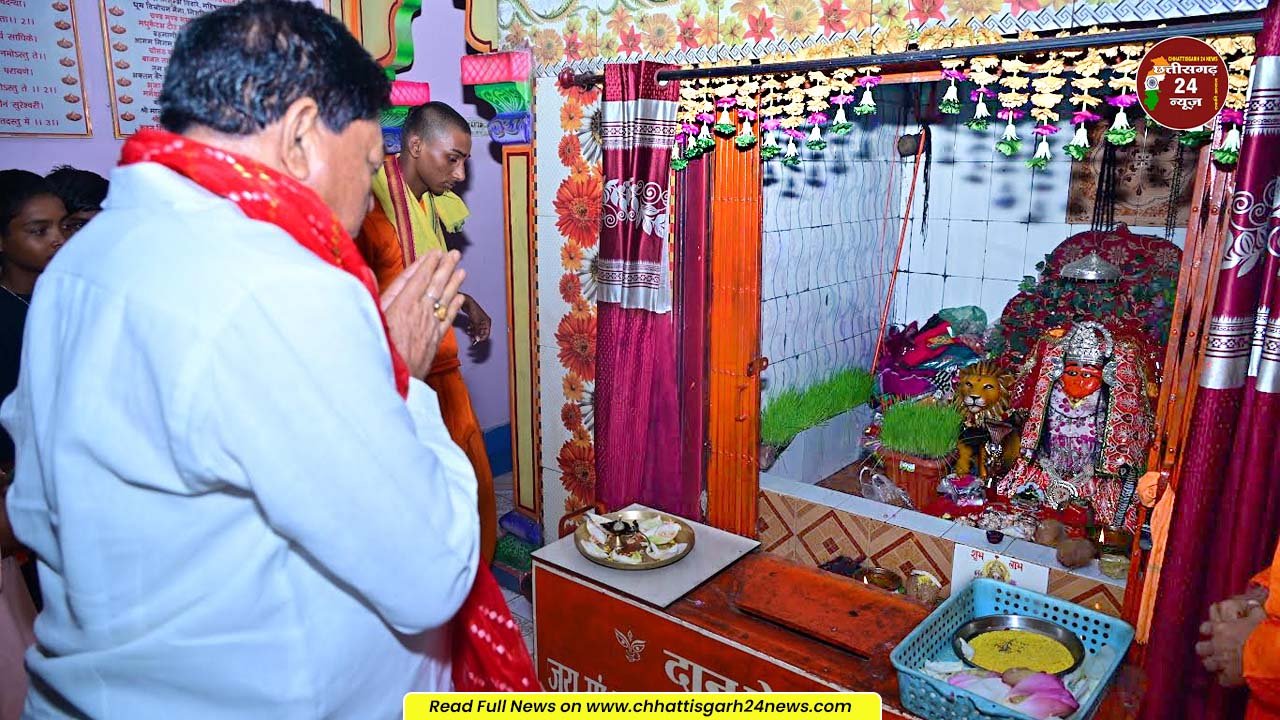 खाद्य मंत्री दयाल दास बघेल पहुंचे मां मावली माता मंदिर, की 9.20 लाख की घोषणा