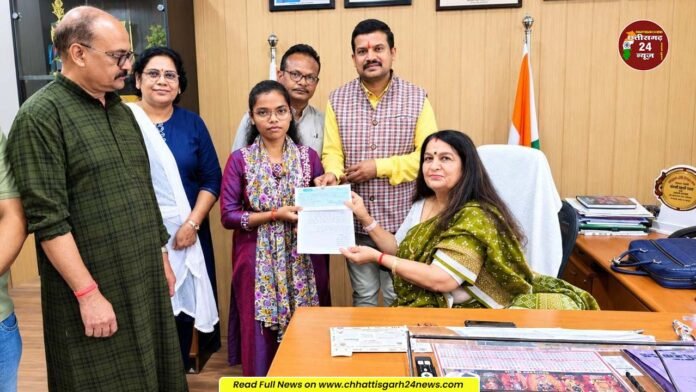 खैरागढ़। मानवीय संवेदना की मिसाल बनीं कुलपति