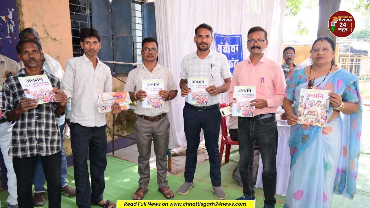 सेवा सेतु शिविर में जनसंपर्क विभाग के स्टॉल से नागरिकों को मिली जनकल्याणकारी योजनाओं की जानकारी