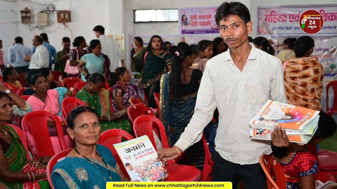 सेवा सेतु शिविर में जनसंपर्क विभाग के स्टॉल से नागरिकों को मिली जनकल्याणकारी योजनाओं की जानकारी