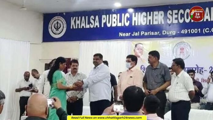 शिक्षाश्री अलंकरण से सम्मानित हुई व्याख्याता डॉ. खिलेश्वरी साव