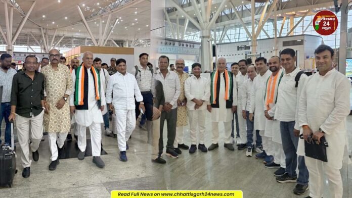 पूर्व मुख्यमंत्री भूपेश बघेल के साथ कांग्रेस नेतागण हुए दिल्ली रवाना