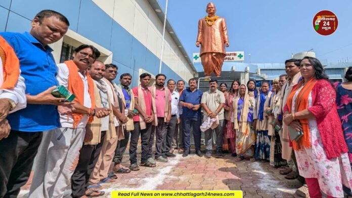 गांधी-शास्त्री जयंती पर सांसद विजय बघेल ने लाल बहादुर शास्त्री अस्पताल में चलाया स्वच्छता अभियान