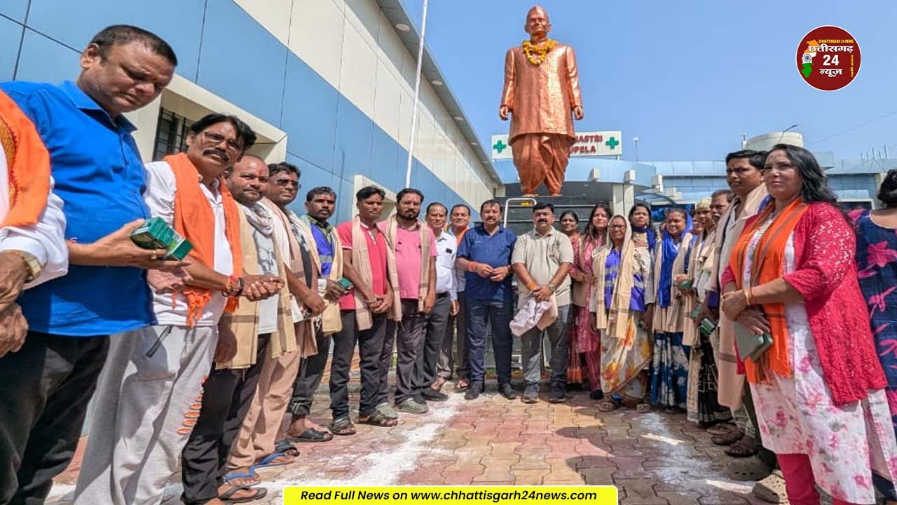 गांधी-शास्त्री जयंती पर सांसद विजय बघेल ने लाल बहादुर शास्त्री अस्पताल में चलाया स्वच्छता अभियान
