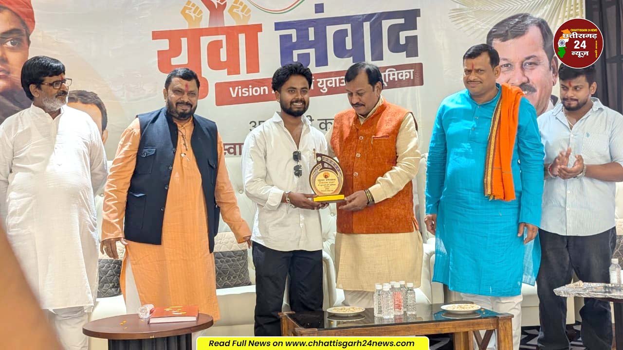 युवा संवाद : विजन 2047 में युवाओं की भूमिका पर सांसद विजय बघेल ने किया संवाद